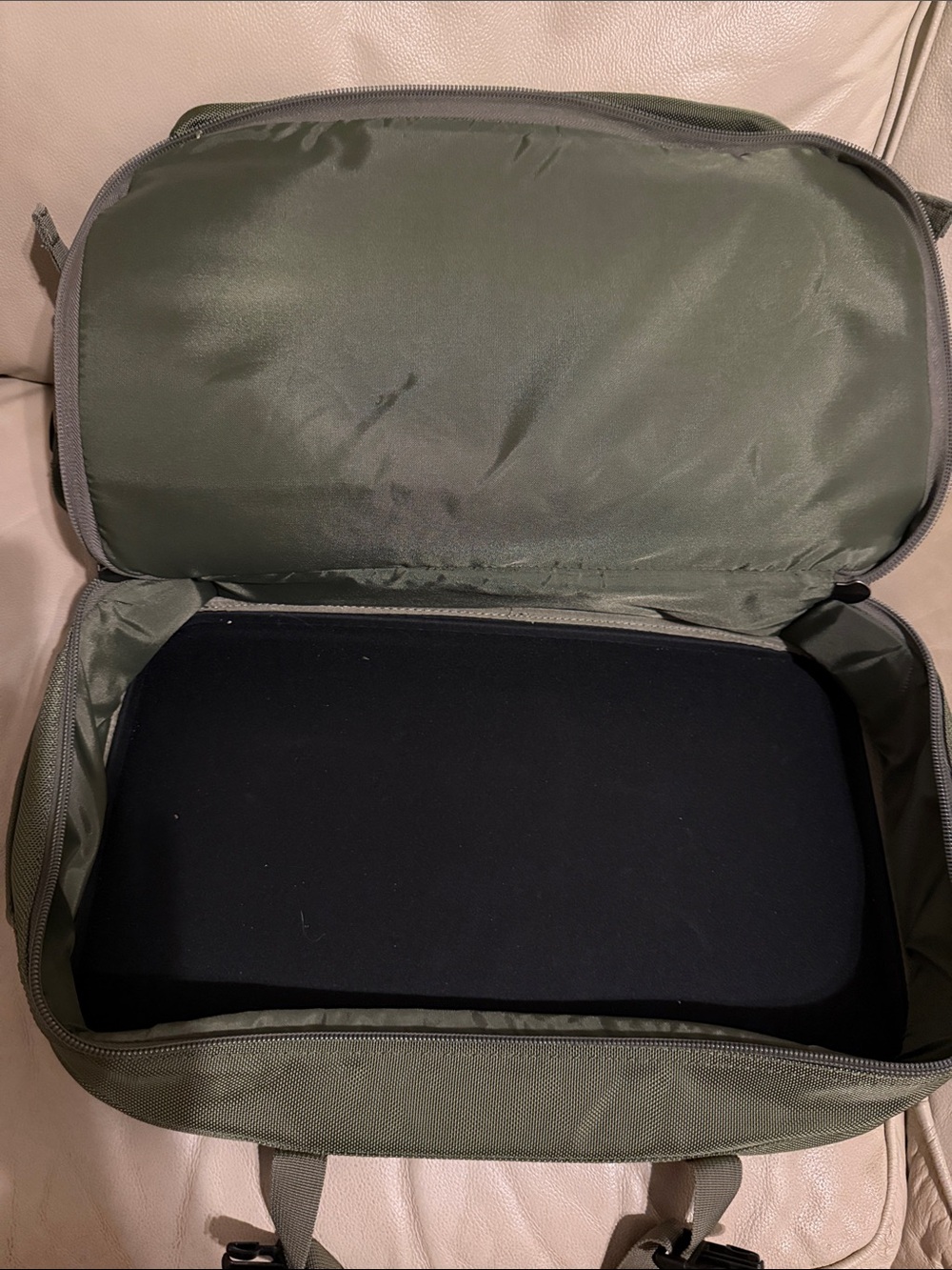 Fishpond Large Camo Duffle Bag - Green. Mint condition - Picture 12 of 12